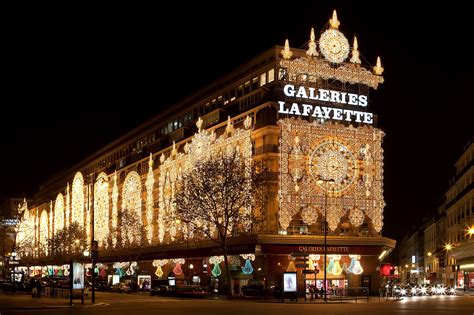 galeries lafayette opening hours.